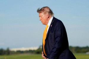 ترامب يصدر قرارات عفو بحق 30 شخصا
