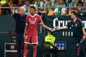 مورينيو يهاجم لاعبي ريال مدريد: "سُذّج" تم التلاعب بهم
