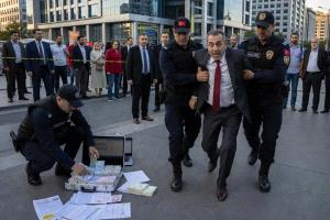 تركيا تشن حملة على التلاعب بأسواق المال