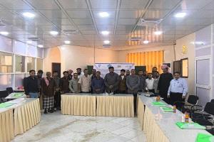 اختتام دورة تدريبية في الغيضة لتعزيز قدرات المرشدين الزراعيين والنحالين في المهرة
