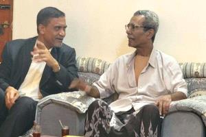 التميمي يطمئن على صحة الصحفي علوي بن سميط ويشيد بإسهاماته الإعلامية
